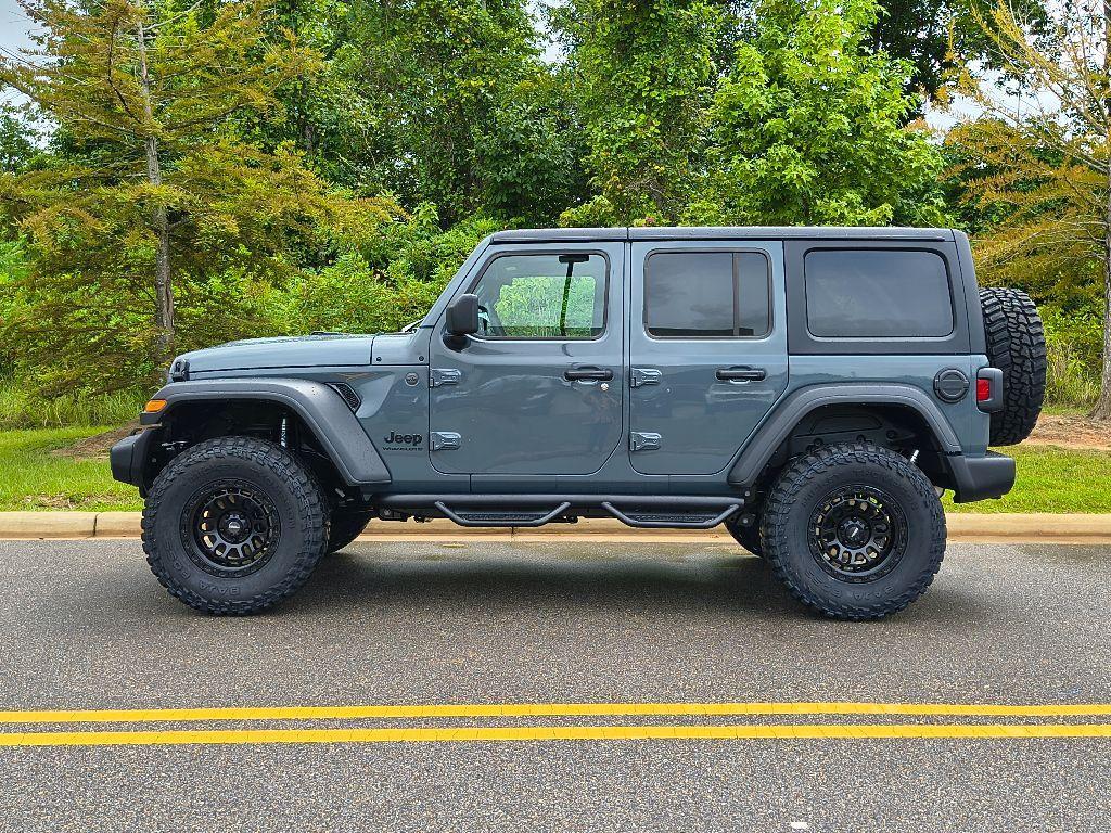 new 2025 Jeep Wrangler car, priced at $46,964