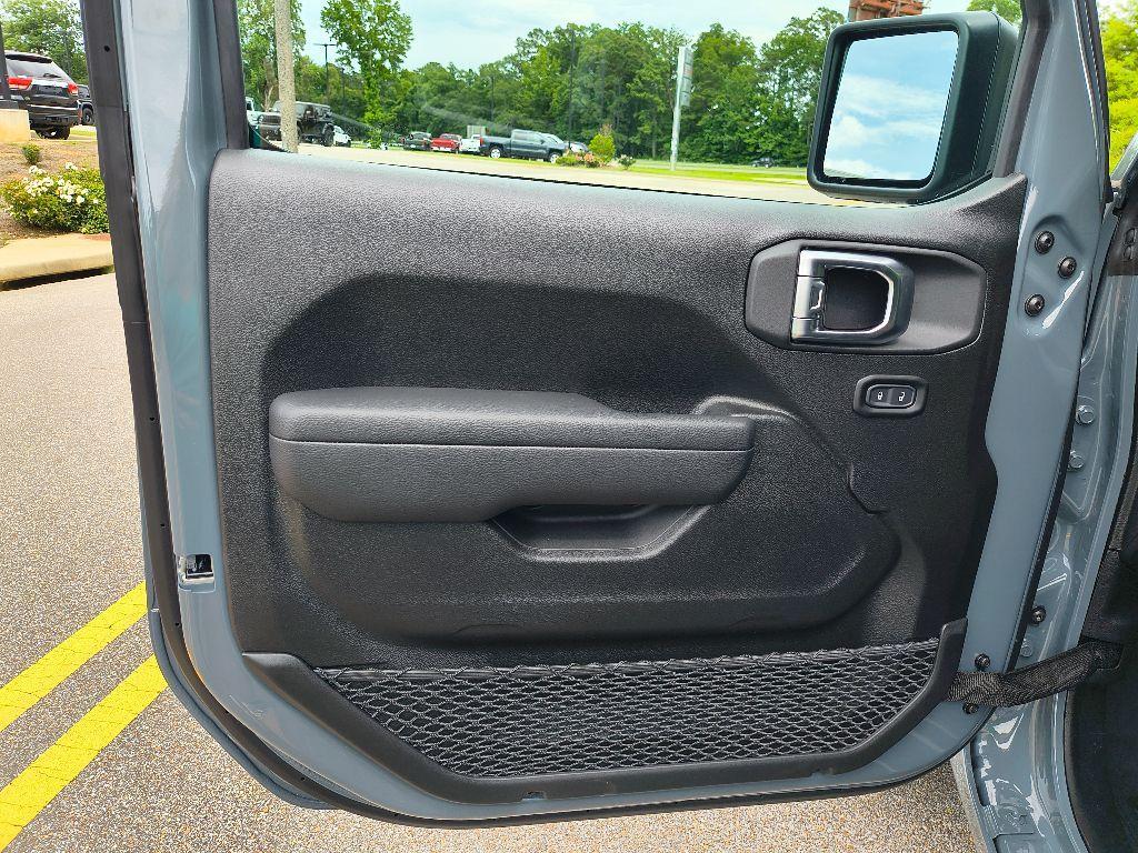 new 2025 Jeep Wrangler car, priced at $46,964