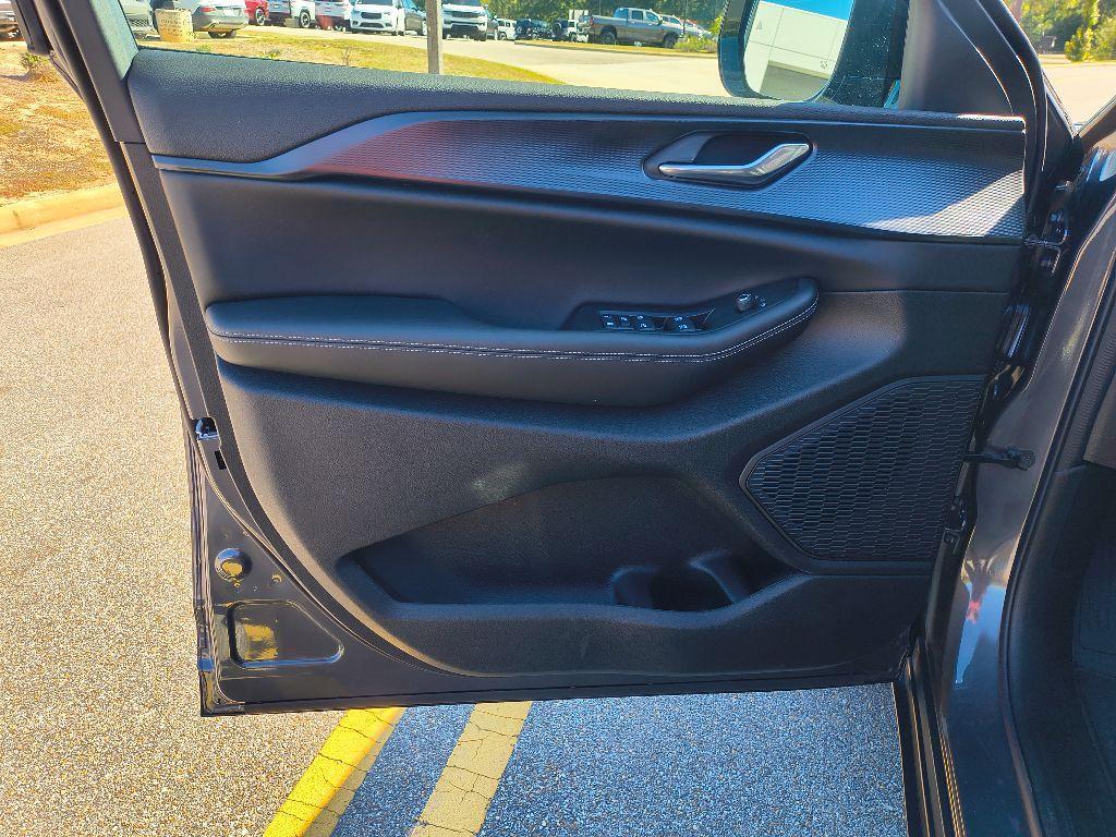 new 2025 Jeep Grand Cherokee car, priced at $37,980