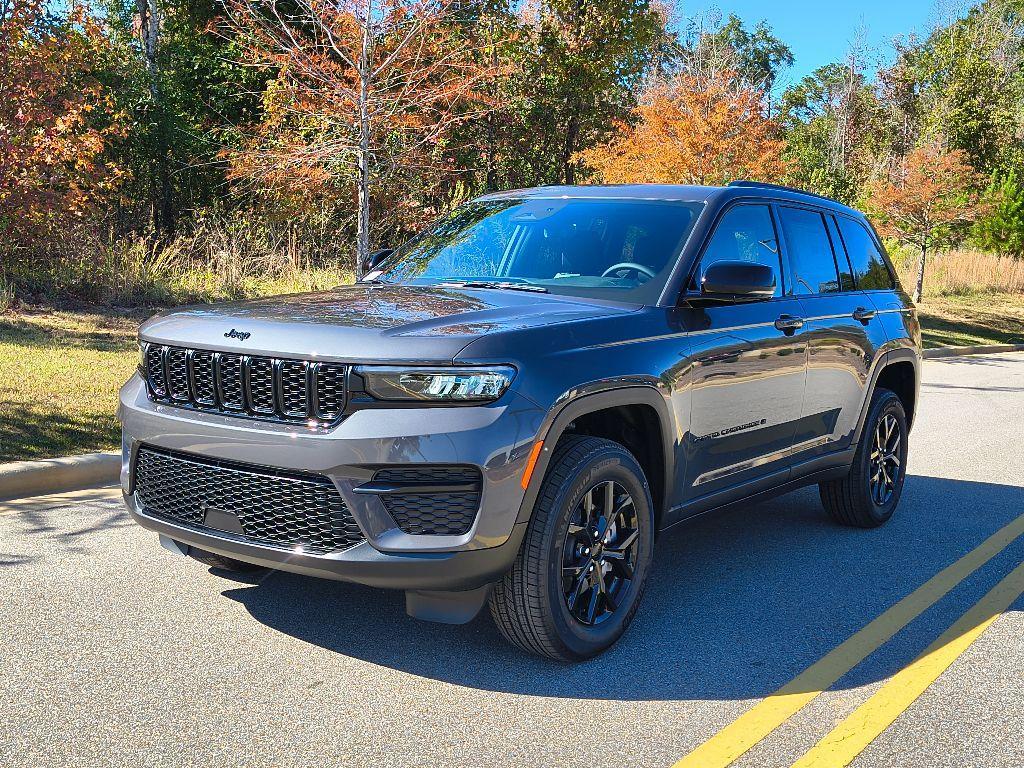new 2025 Jeep Grand Cherokee car, priced at $37,980