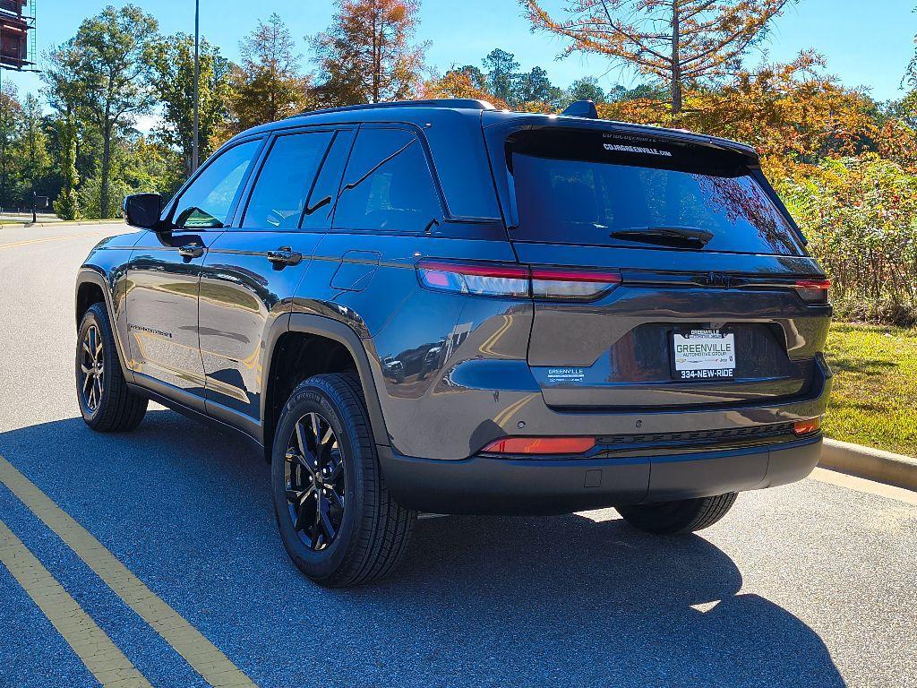 new 2025 Jeep Grand Cherokee car, priced at $37,980