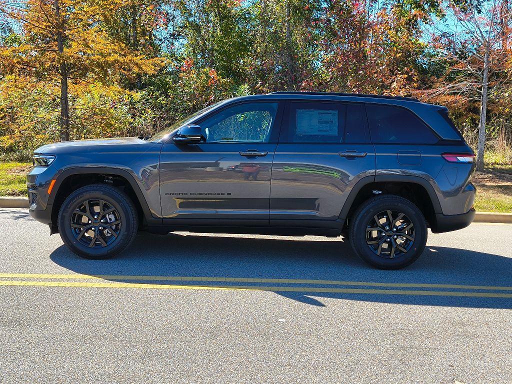new 2025 Jeep Grand Cherokee car, priced at $37,980