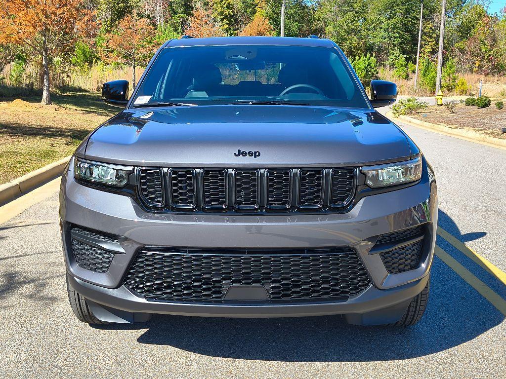 new 2025 Jeep Grand Cherokee car, priced at $37,980