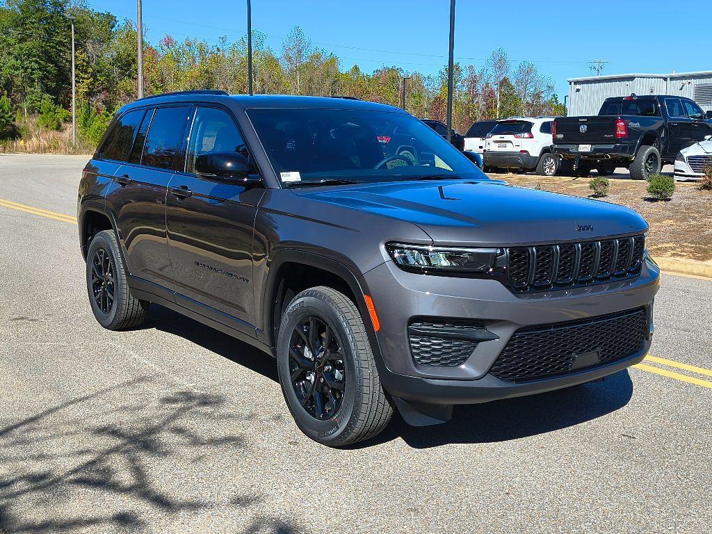 new 2025 Jeep Grand Cherokee car, priced at $37,980