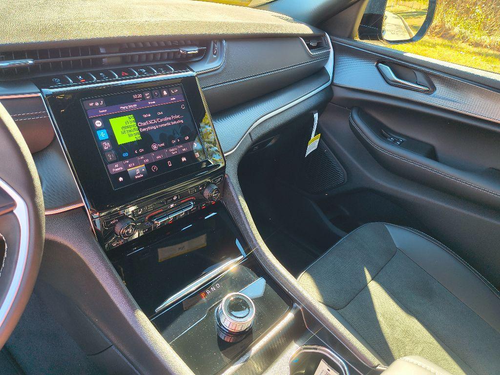 new 2025 Jeep Grand Cherokee car, priced at $37,980