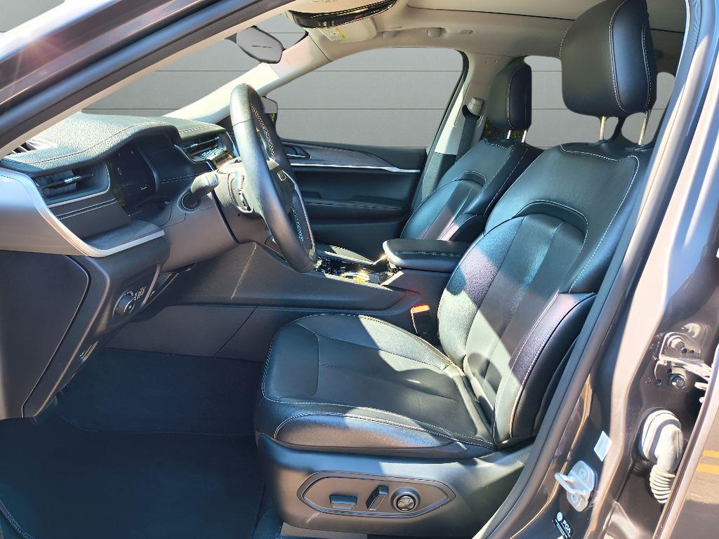 used 2022 Jeep Grand Cherokee car, priced at $29,917