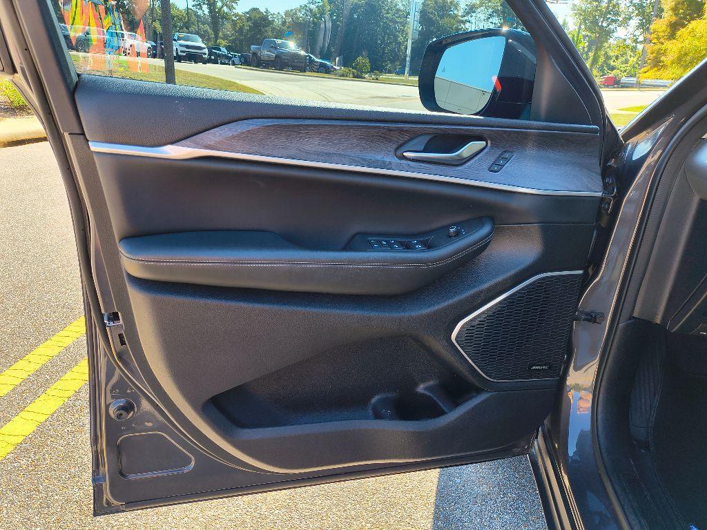 used 2022 Jeep Grand Cherokee car, priced at $29,917