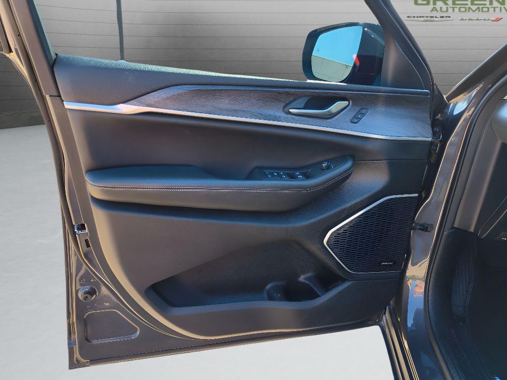 used 2022 Jeep Grand Cherokee car, priced at $29,917