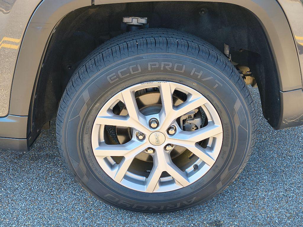 used 2022 Jeep Grand Cherokee car, priced at $29,917