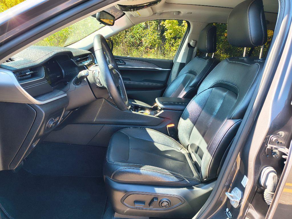 used 2022 Jeep Grand Cherokee car, priced at $29,917