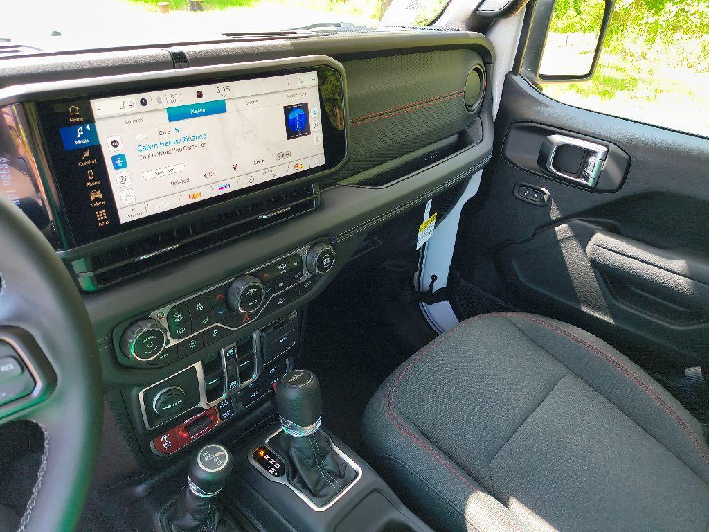 new 2025 Jeep Gladiator car, priced at $48,585