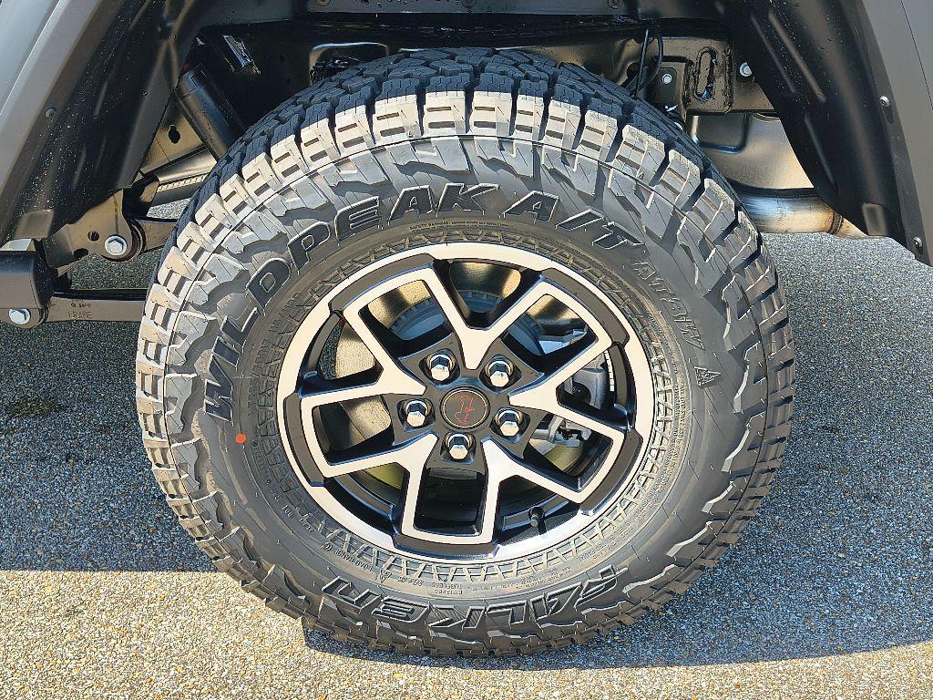 new 2025 Jeep Gladiator car, priced at $47,811