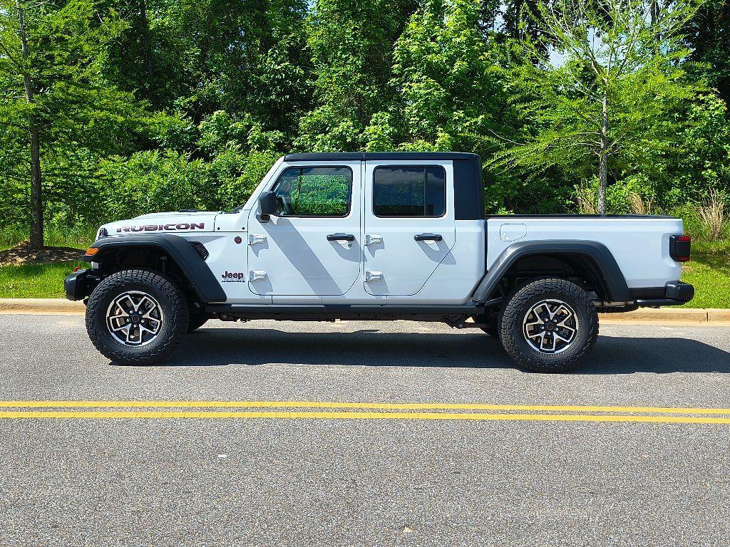 new 2025 Jeep Gladiator car, priced at $47,811