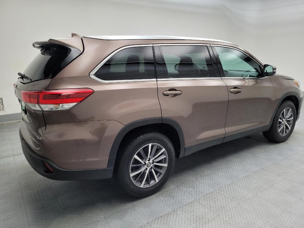 used 2019 Toyota Highlander car, priced at $23,995