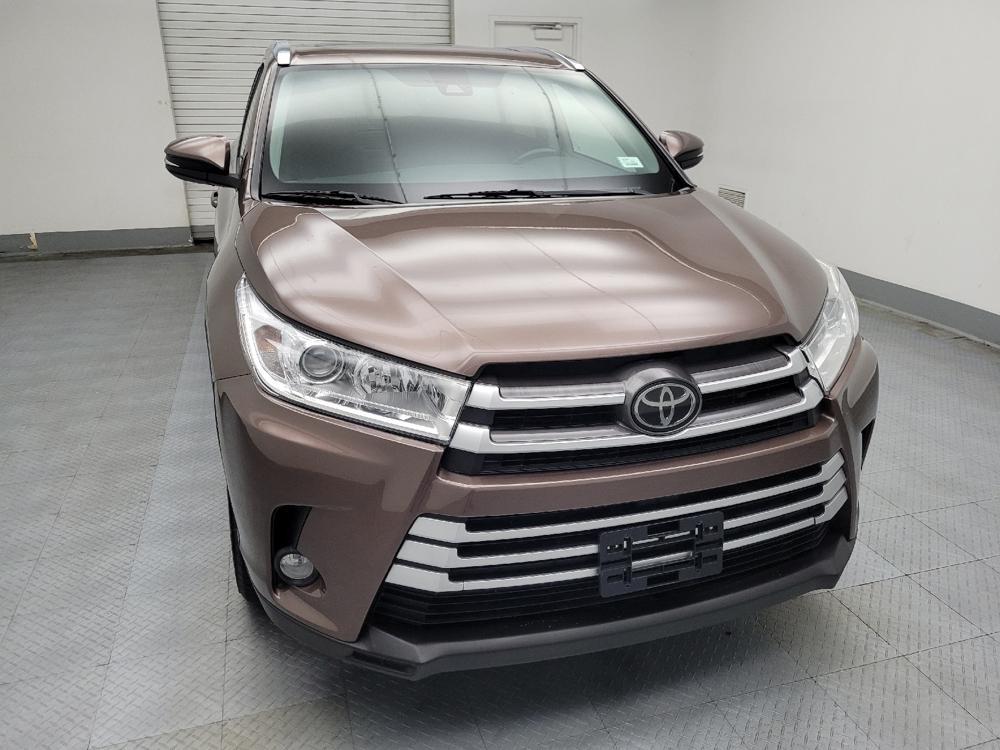 used 2019 Toyota Highlander car, priced at $23,995