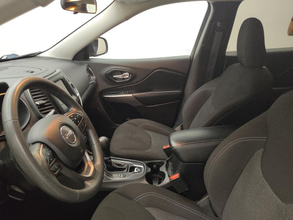 used 2019 Jeep Cherokee car, priced at $15,295