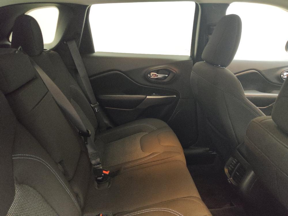 used 2019 Jeep Cherokee car, priced at $15,295