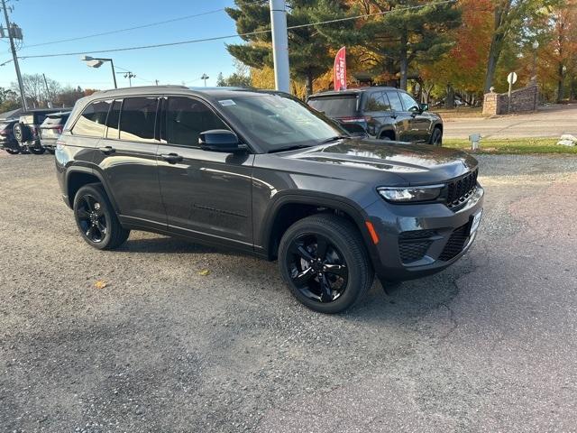 new 2025 Jeep Grand Cherokee car, priced at $47,159