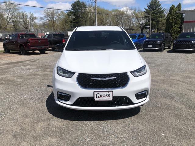 new 2024 Chrysler Pacifica car, priced at $63,005