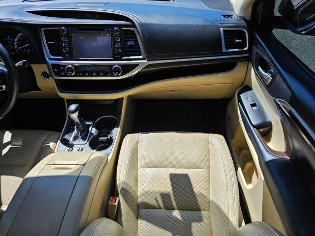 used 2014 Toyota Highlander car, priced at $18,995