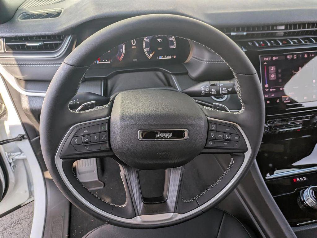 new 2025 Jeep Grand Cherokee car, priced at $40,325