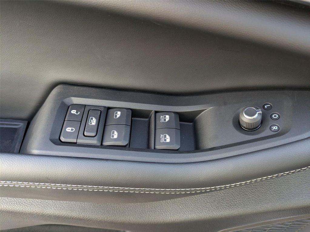 new 2025 Jeep Grand Cherokee car, priced at $40,325