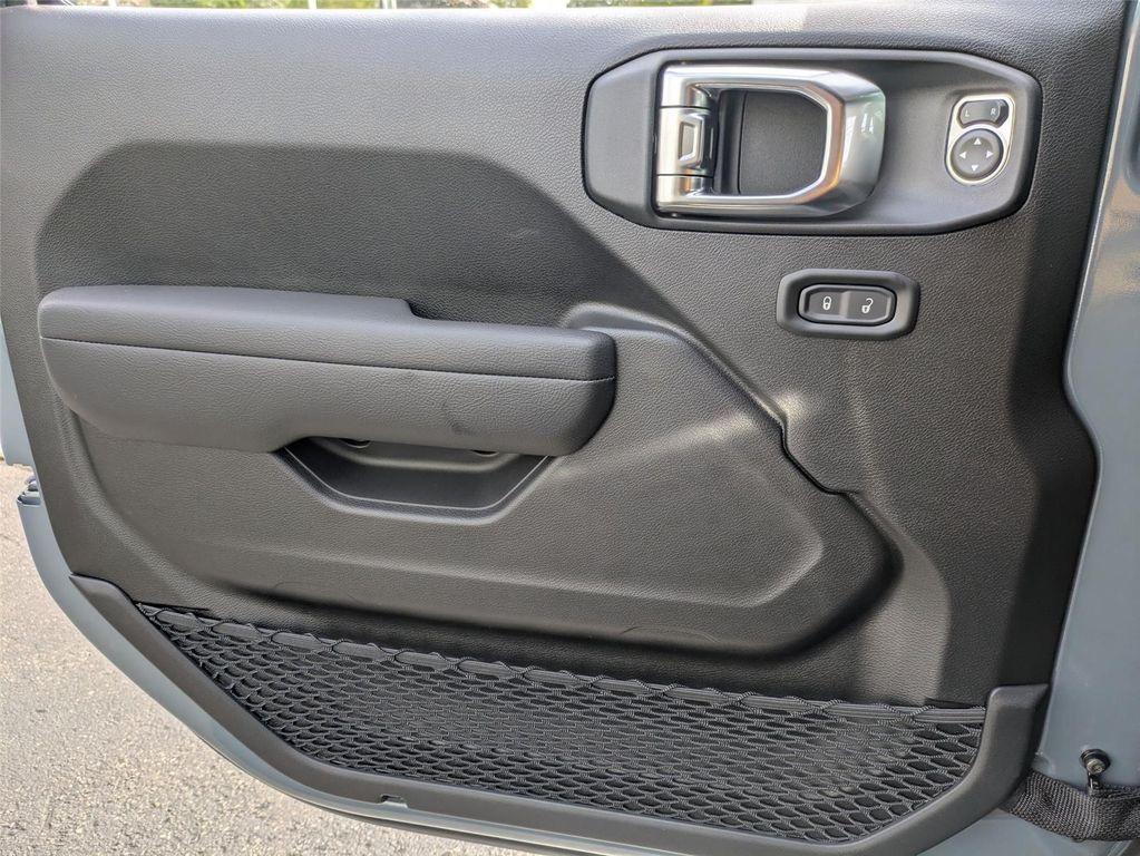 new 2025 Jeep Wrangler car, priced at $47,530