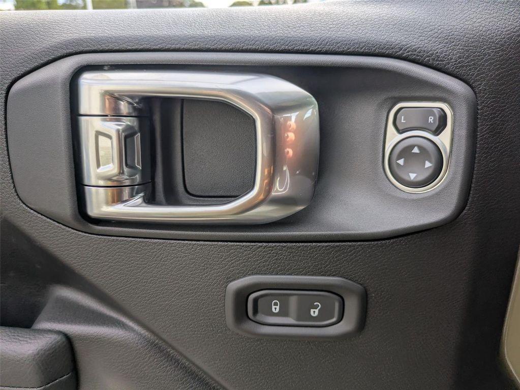 new 2025 Jeep Wrangler car, priced at $47,250