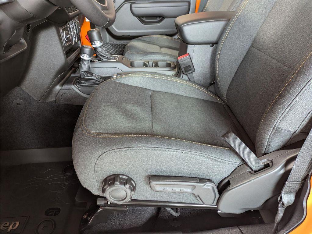 new 2025 Jeep Wrangler car, priced at $46,687