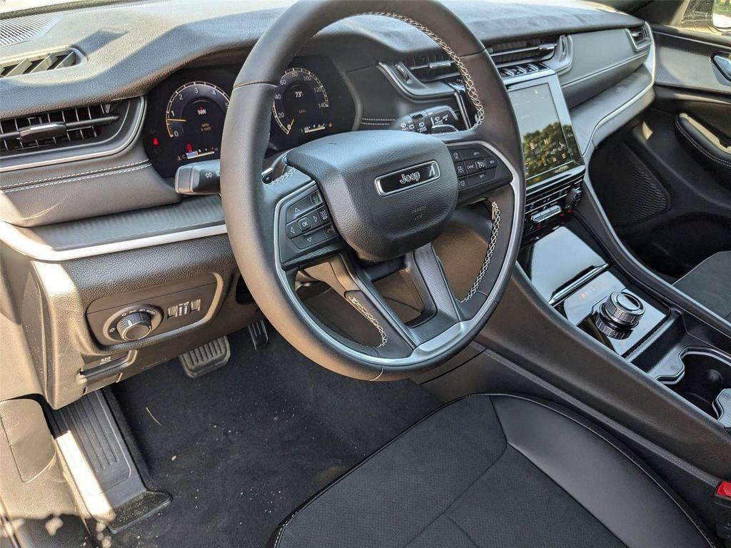new 2024 Jeep Grand Cherokee car, priced at $35,000