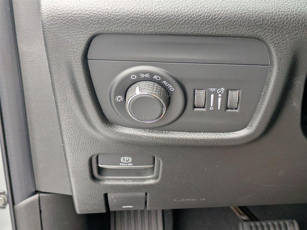 new 2025 Jeep Grand Cherokee car, priced at $41,920