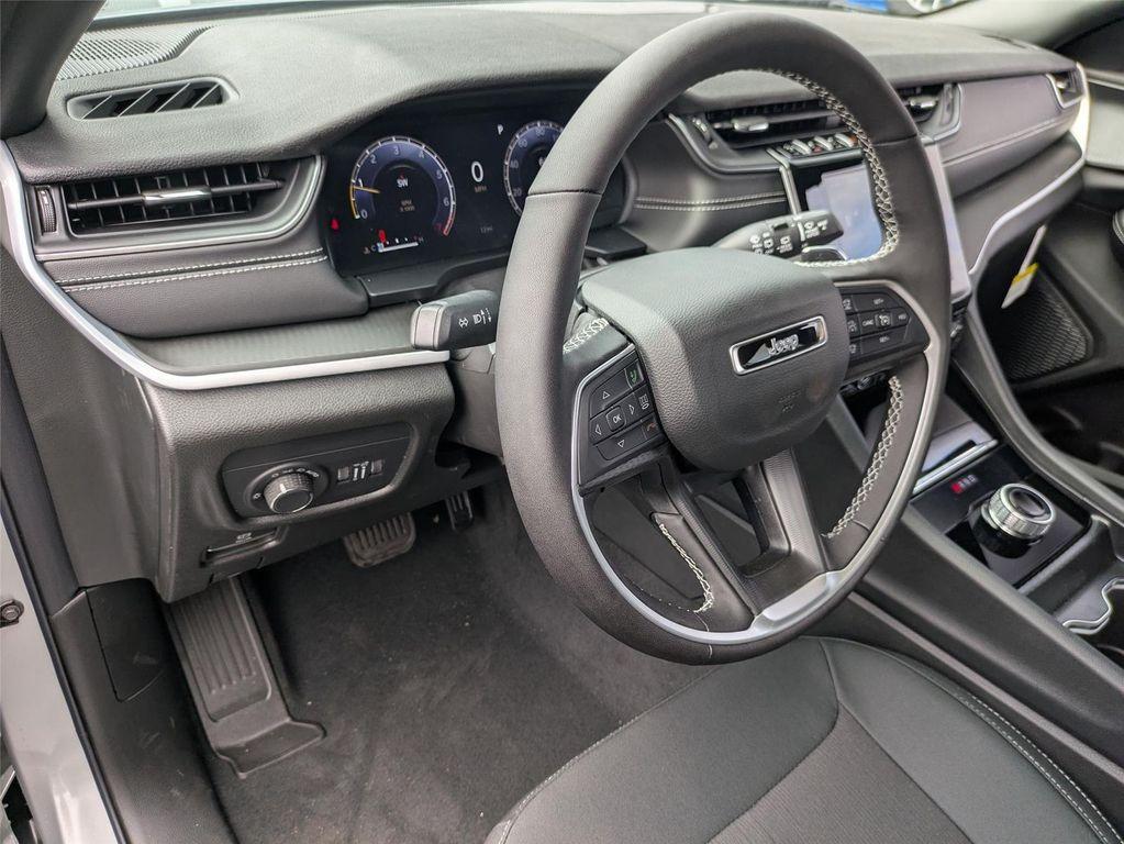 new 2025 Jeep Grand Cherokee car, priced at $41,920
