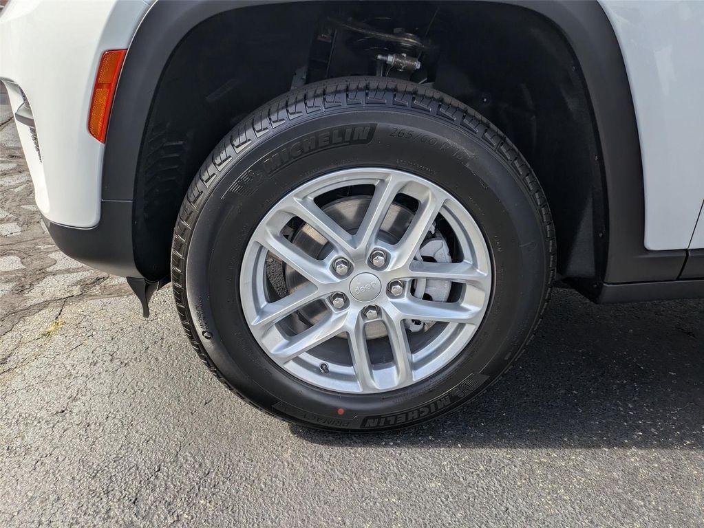 new 2025 Jeep Grand Cherokee car, priced at $39,325