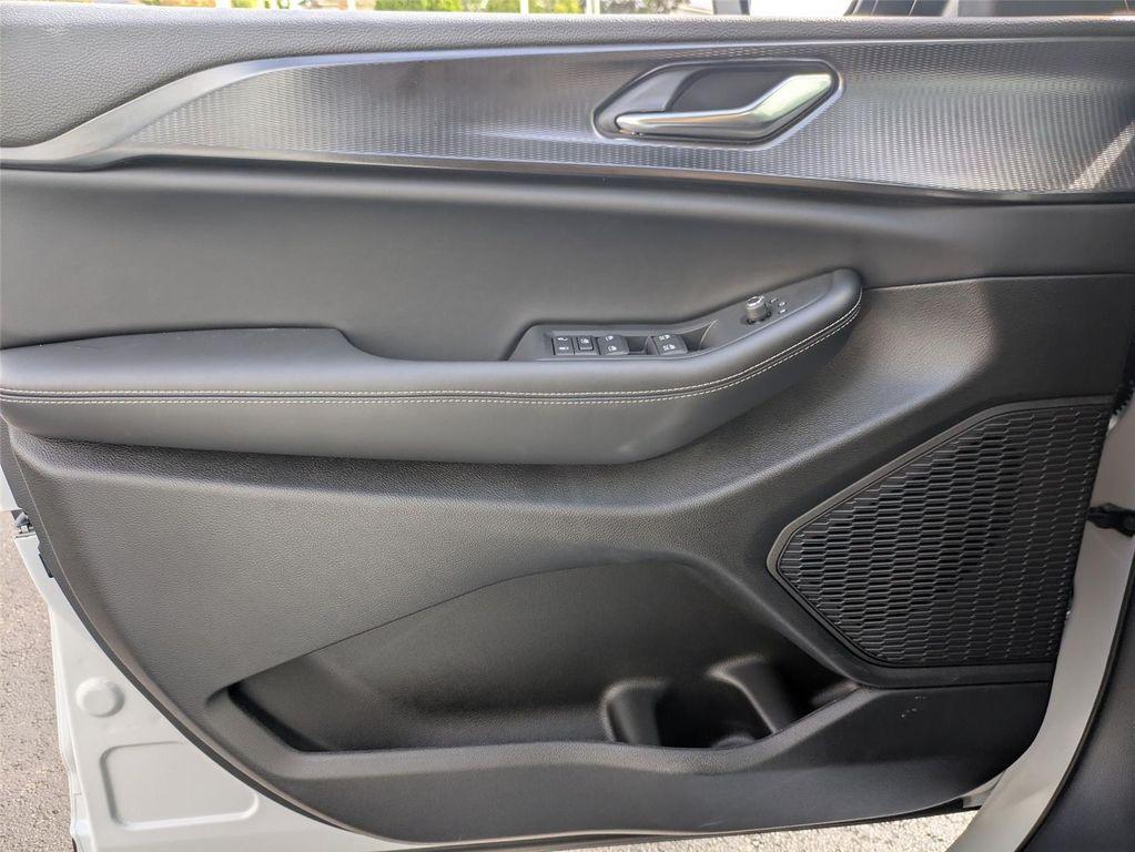 new 2025 Jeep Grand Cherokee car, priced at $39,325