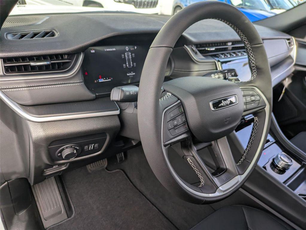 new 2025 Jeep Grand Cherokee car, priced at $39,325