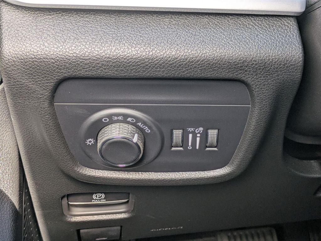 new 2025 Jeep Grand Cherokee car, priced at $39,325