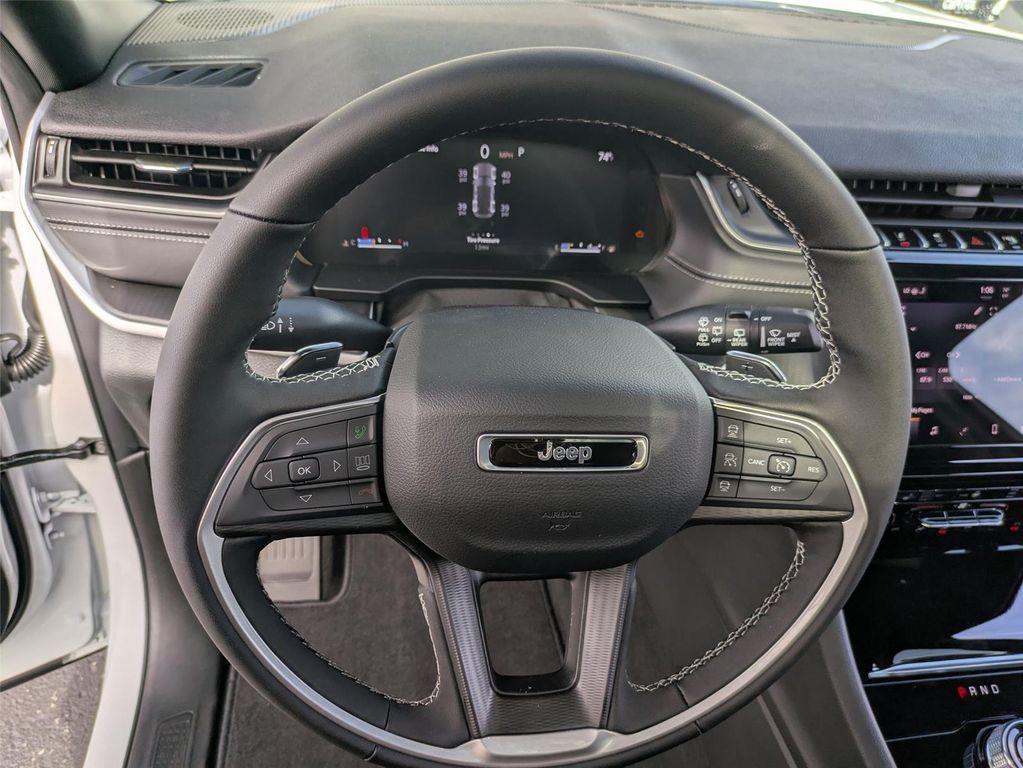 new 2025 Jeep Grand Cherokee car, priced at $39,325