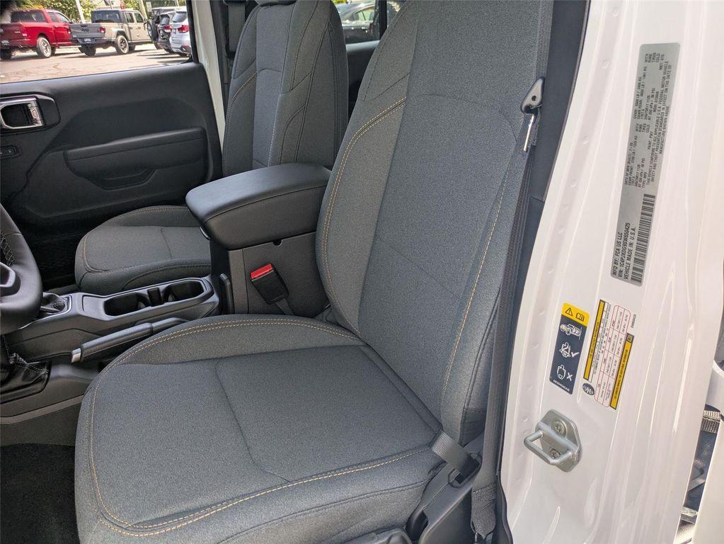 new 2025 Jeep Wrangler car, priced at $45,413