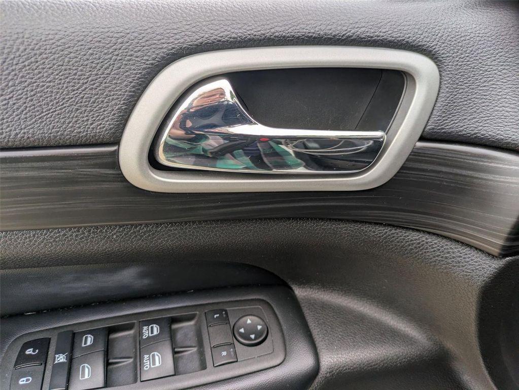 used 2022 Jeep Grand Cherokee car, priced at $28,600