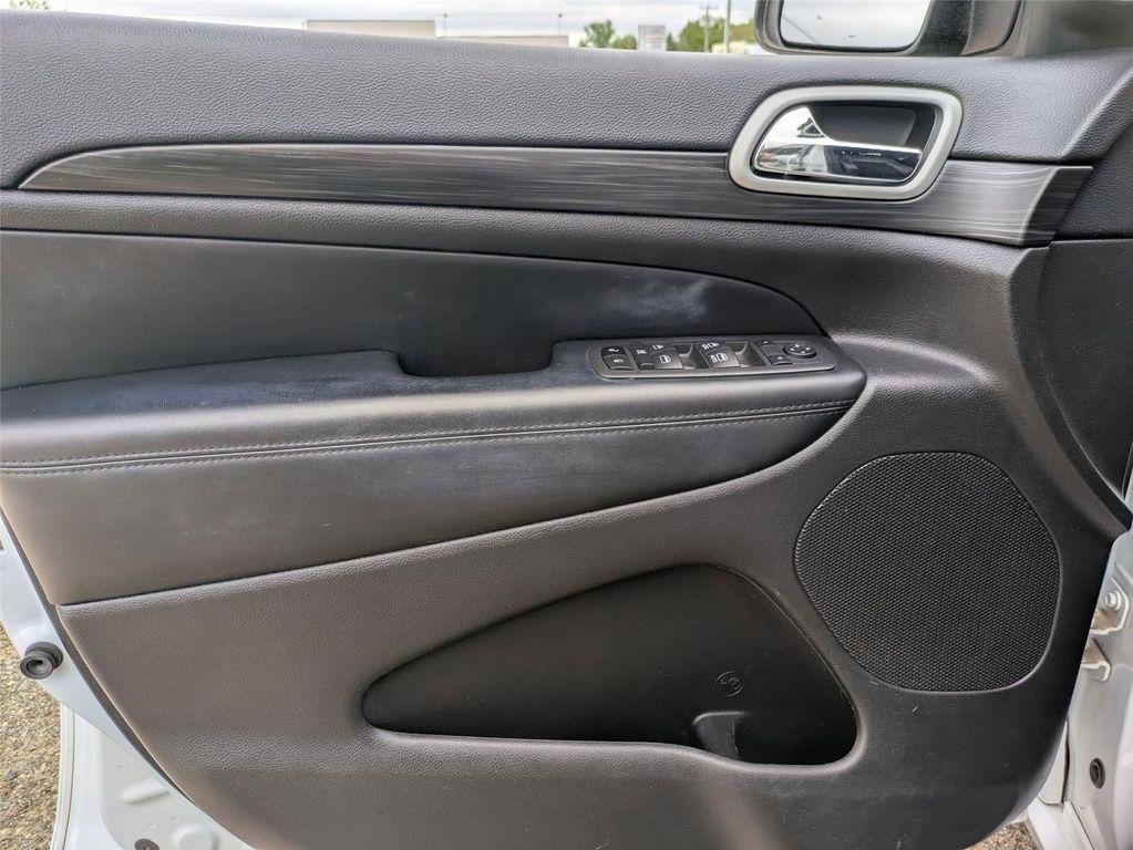 used 2022 Jeep Grand Cherokee car, priced at $28,600