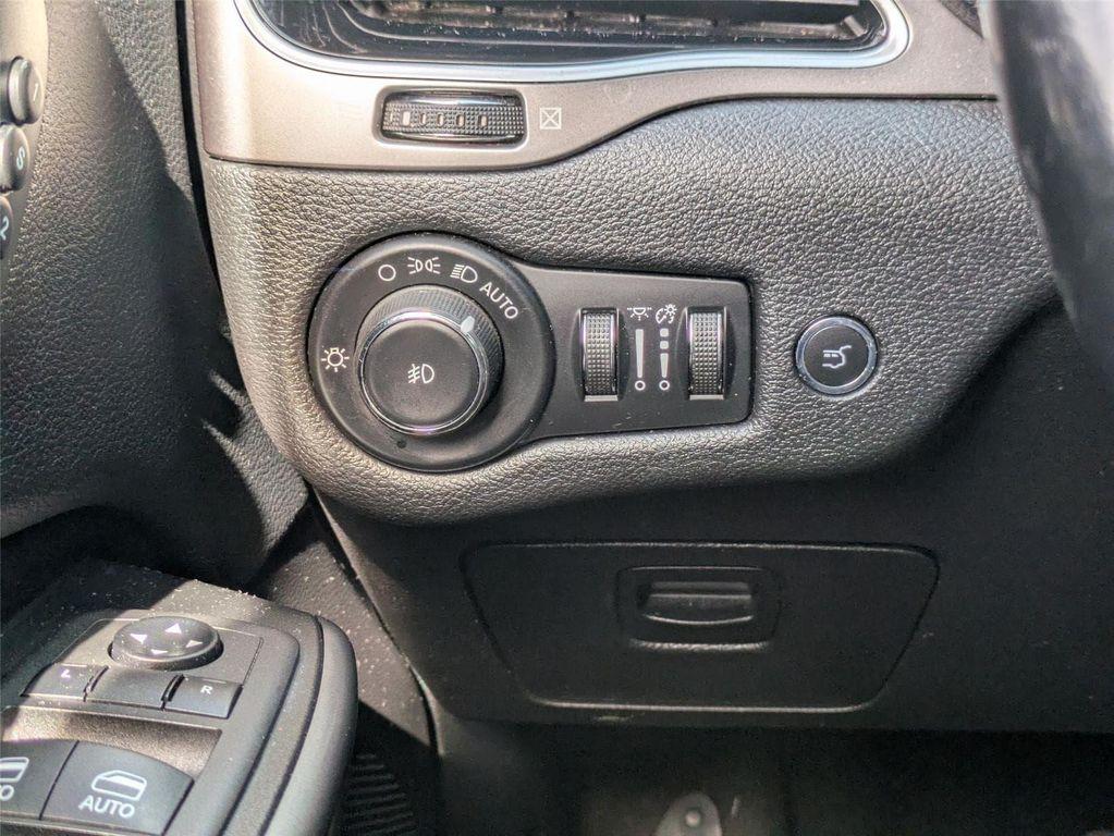 used 2020 Jeep Cherokee car, priced at $15,500