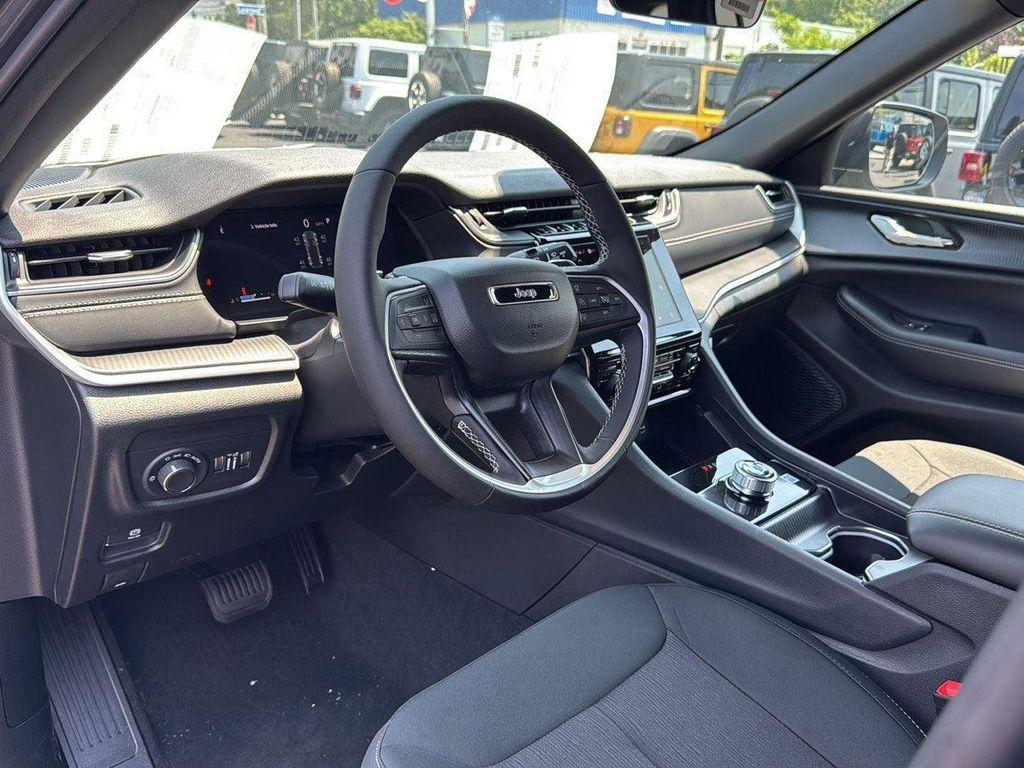new 2025 Jeep Grand Cherokee car, priced at $36,470