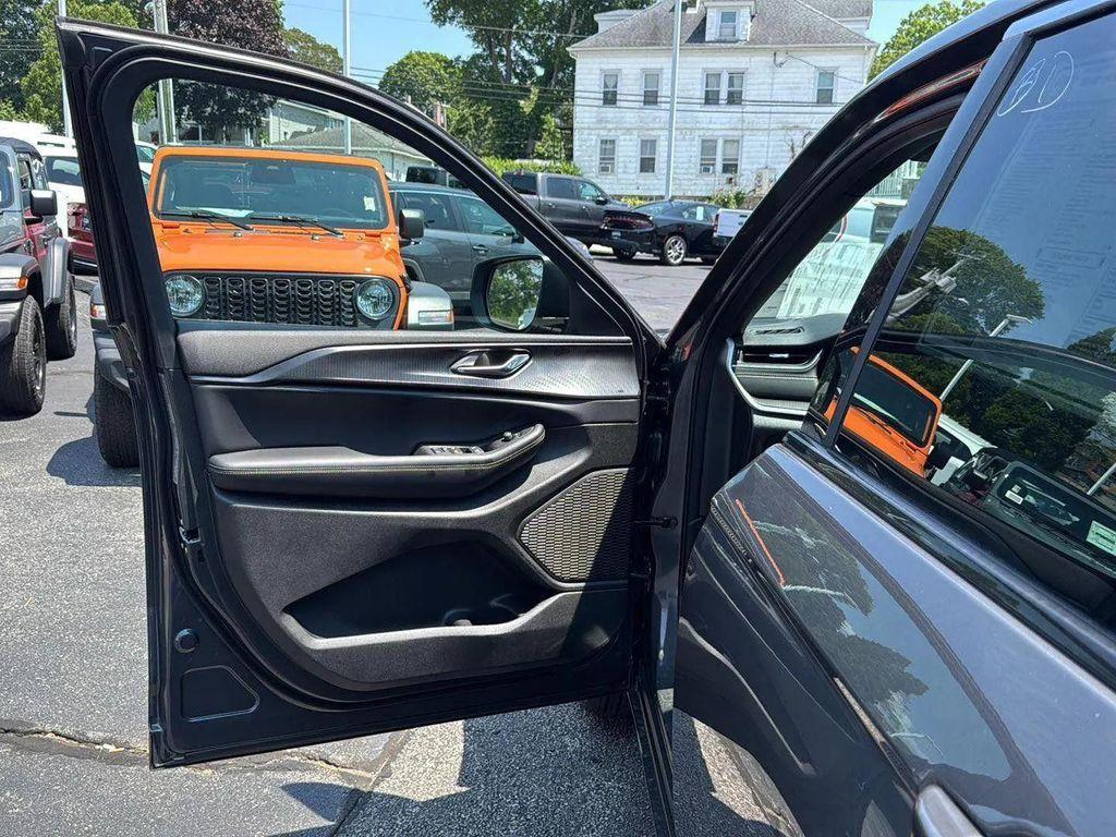 new 2025 Jeep Grand Cherokee car, priced at $36,470