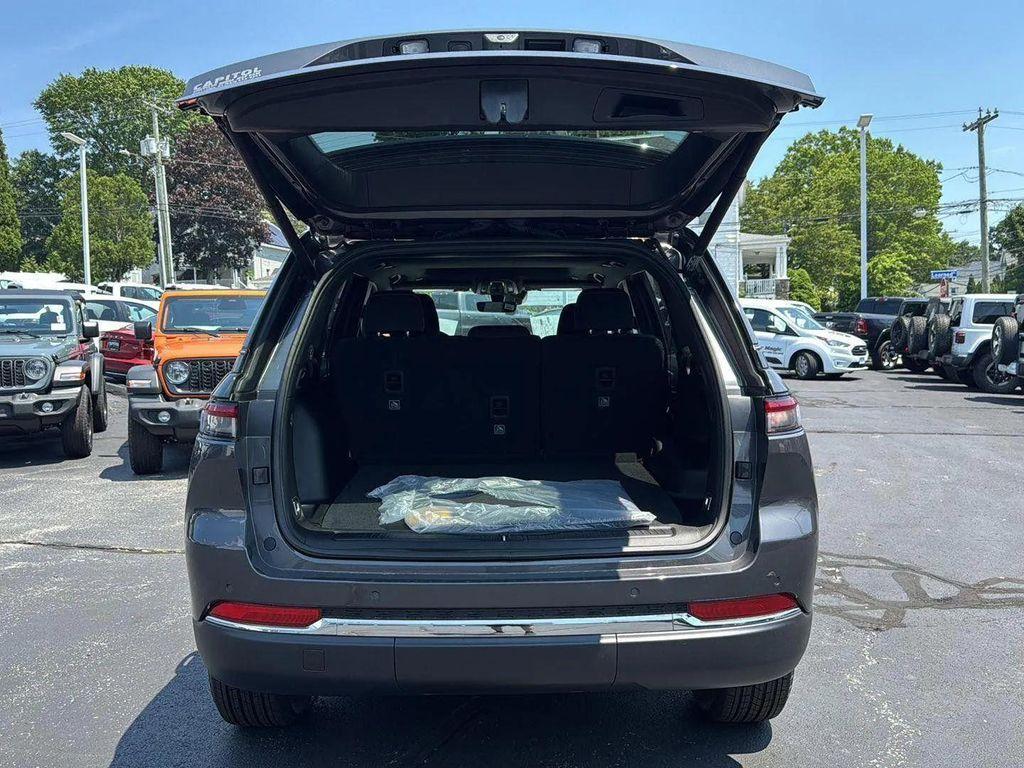 new 2025 Jeep Grand Cherokee car, priced at $36,470