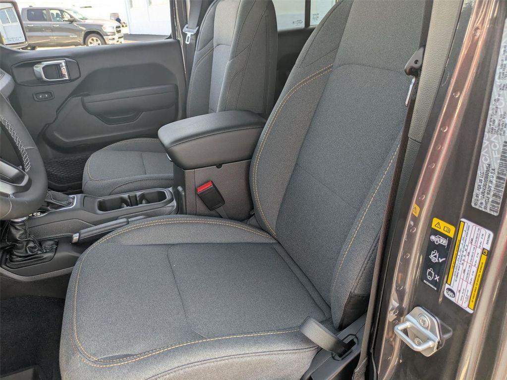 new 2025 Jeep Wrangler car, priced at $54,865