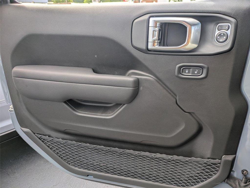 new 2025 Jeep Wrangler car, priced at $45,345