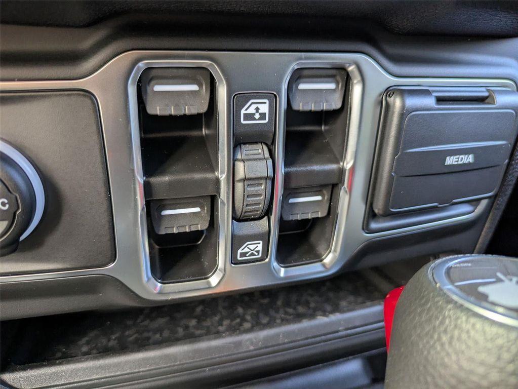 new 2025 Jeep Wrangler car, priced at $45,345