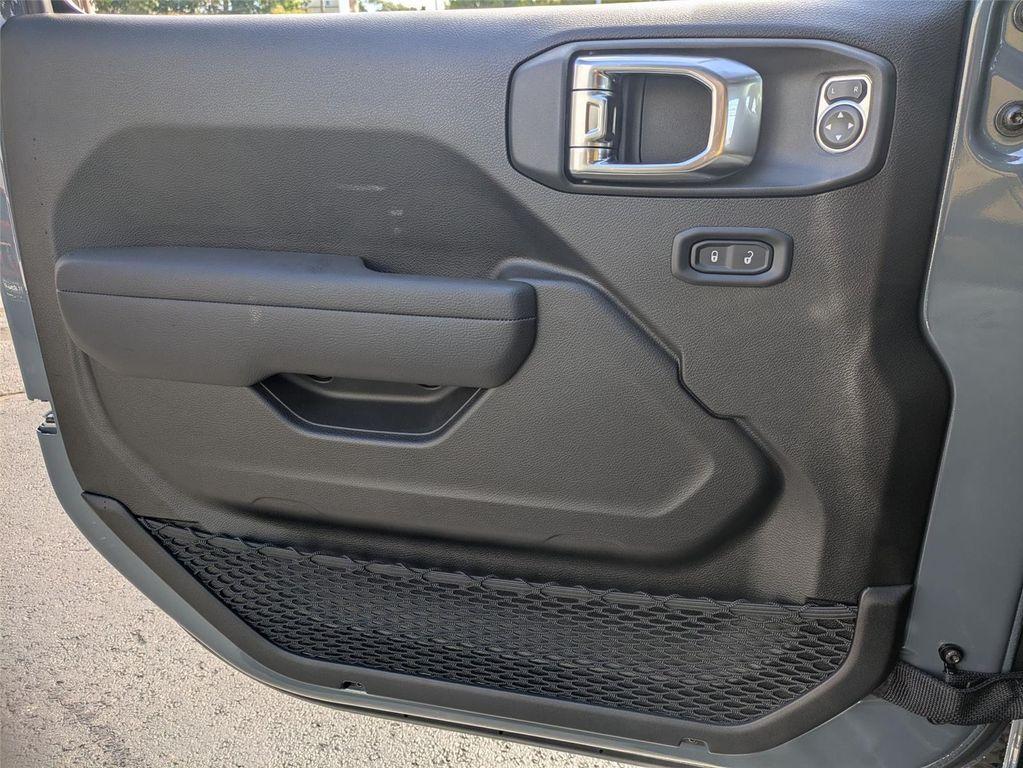 new 2025 Jeep Wrangler car, priced at $58,977