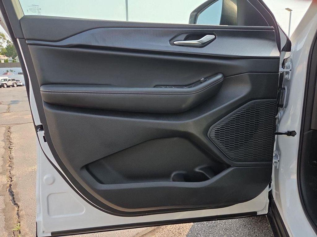 new 2025 Jeep Grand Cherokee car, priced at $37,825