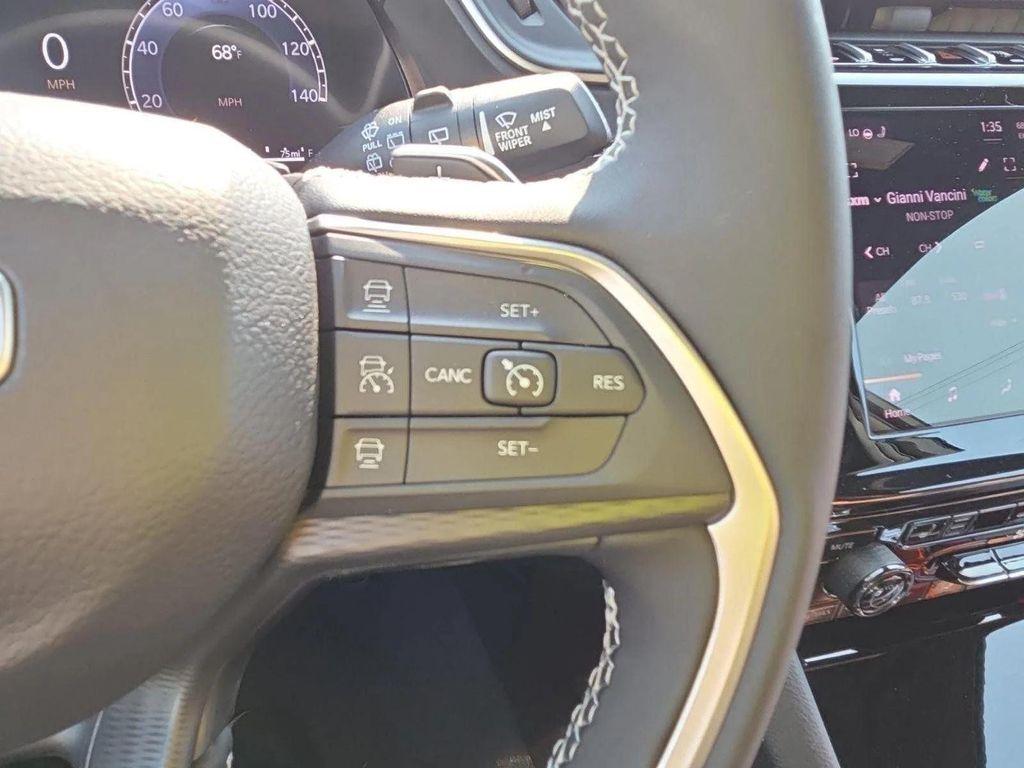 new 2025 Jeep Grand Cherokee car, priced at $37,825